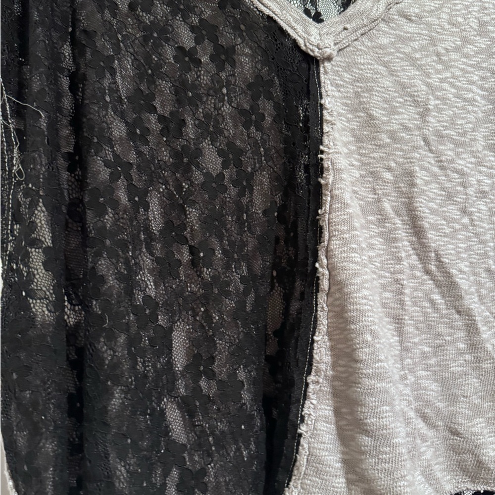 POL Color Block V-Neck, Textured Knit Crop Top - Picture 4 of 5